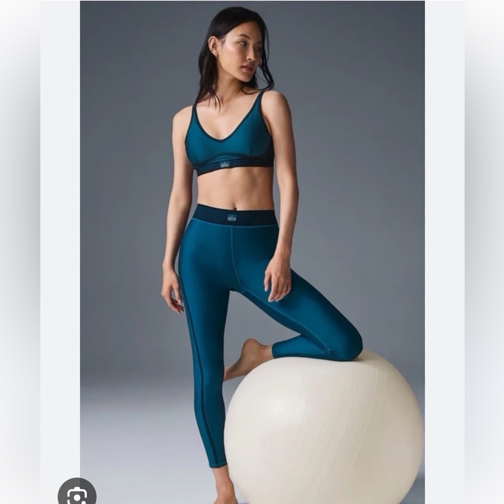 ALO Yoga Eclipse Blue Airlift Bra and Leggings